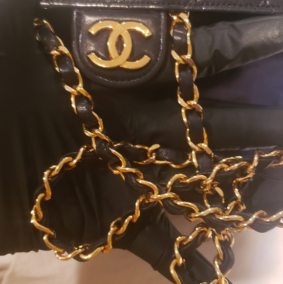 Chanel Classic Quilted Lambskin Bag FULL SET, BOX AND DUSTBAG Series 2 - Picture 4 of 16